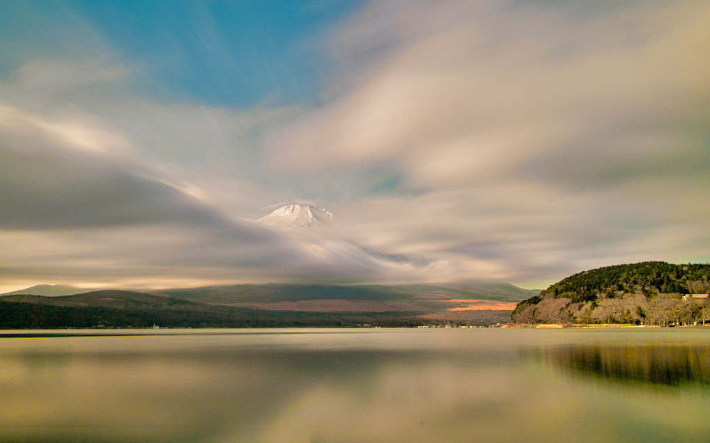 雲が織りなす幻想的な風景＠富士山・雲隠れ/山中湖
