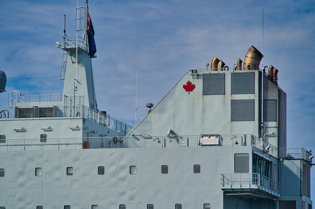 カナダと日本の「補給艦」YOKOSUKA軍港めぐり