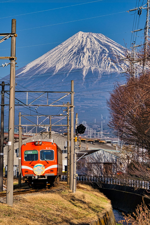 富士山と岳南電車＠岳南電車/ジヤトコ前②