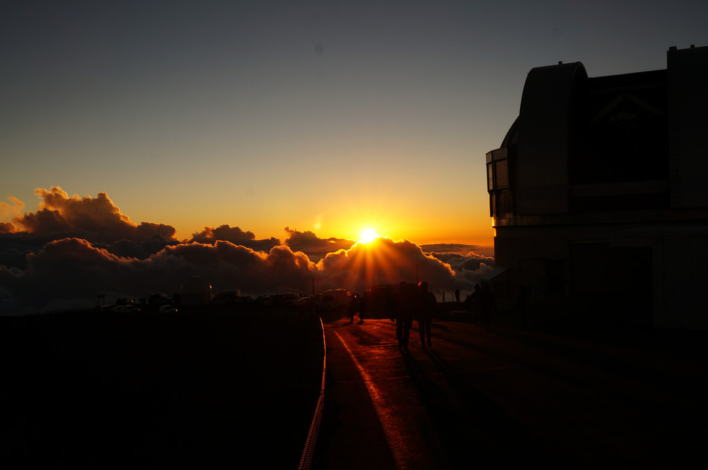 マウナケア山頂での日没