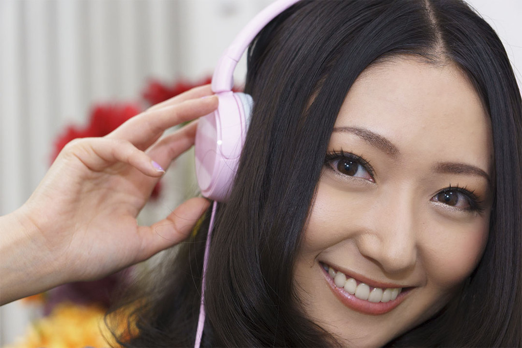 HEADPHONE GIRL