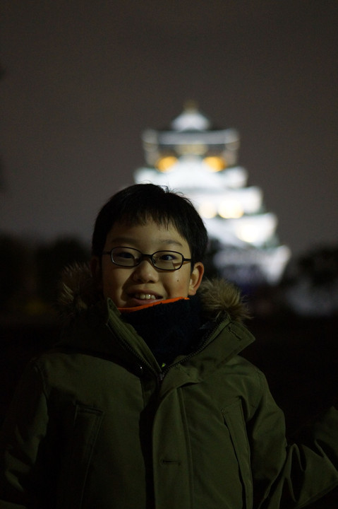 夜の大阪城と