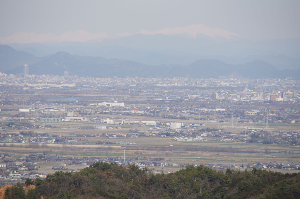 峠から山脈…。