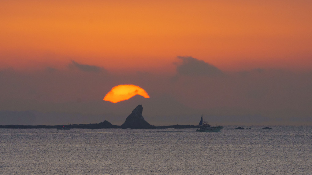 えぼし岩と日の出