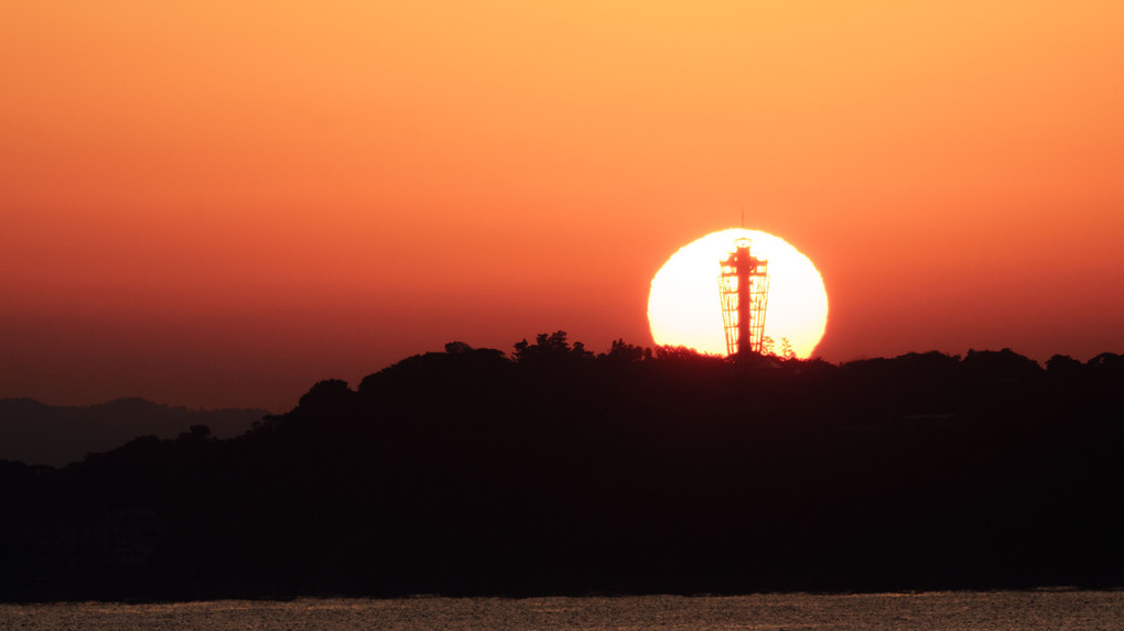 江ノ島シーキャンドルからの日の出