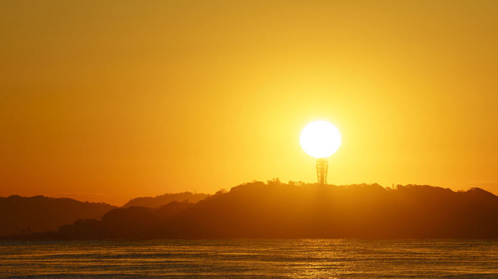 江ノ島灯台上の日の出