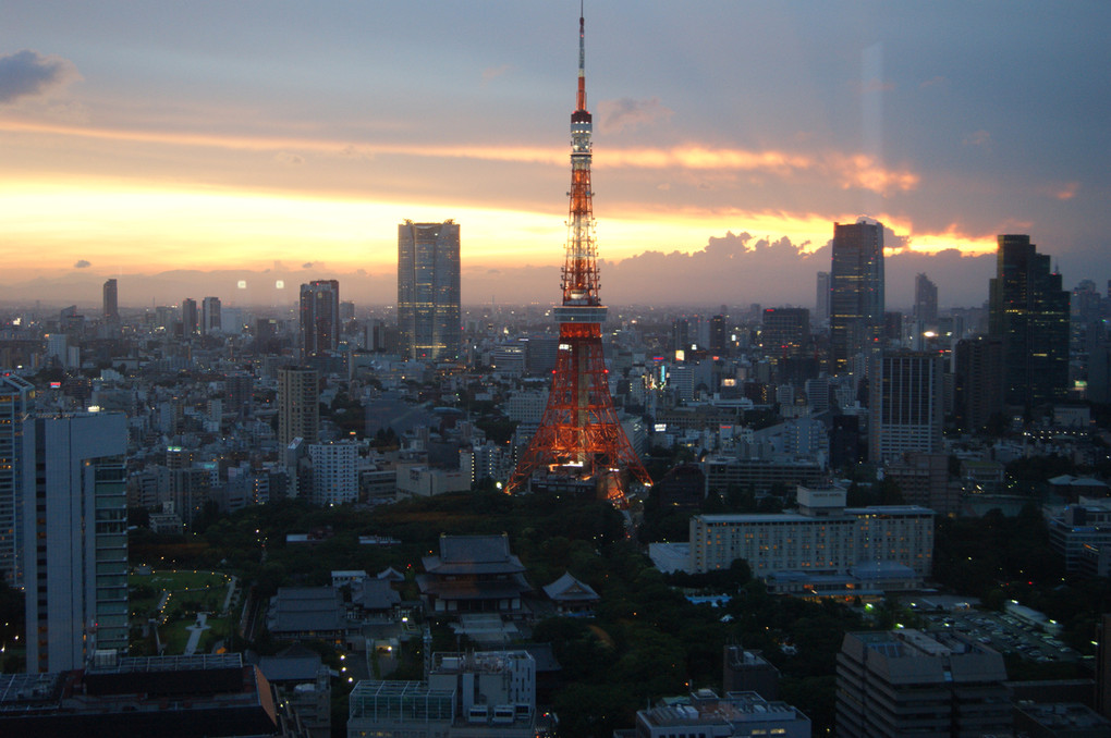 夕日の東京タワー