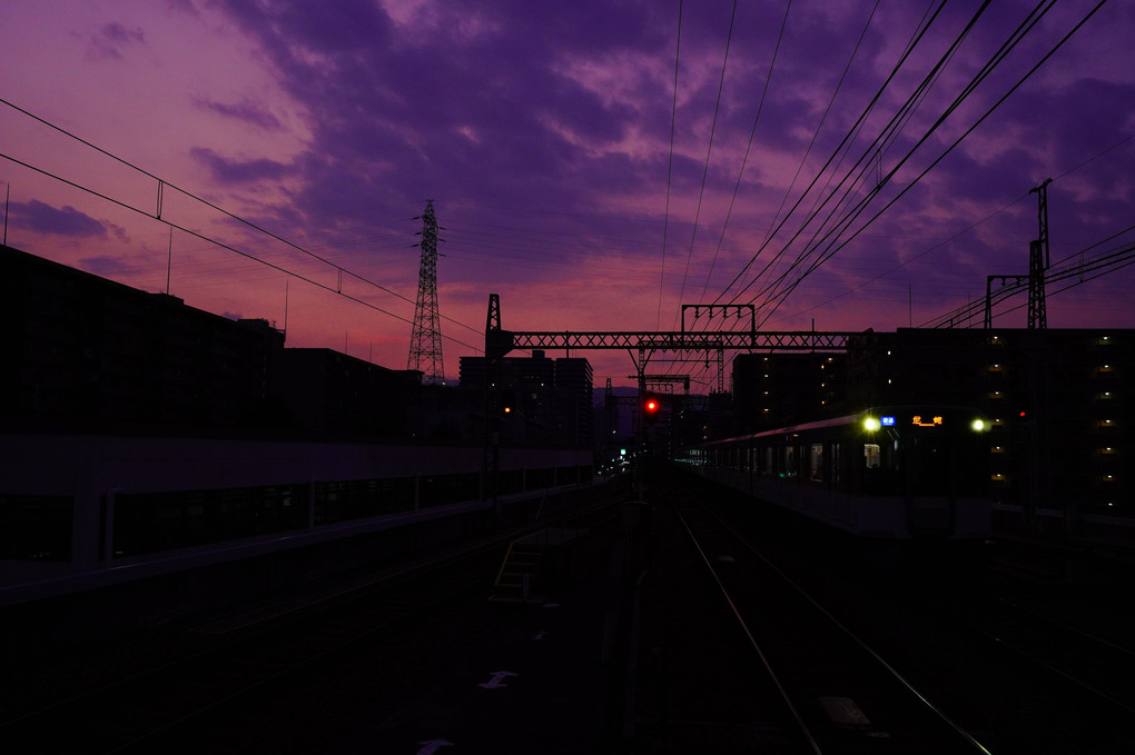 尼崎行き始発電車入線。