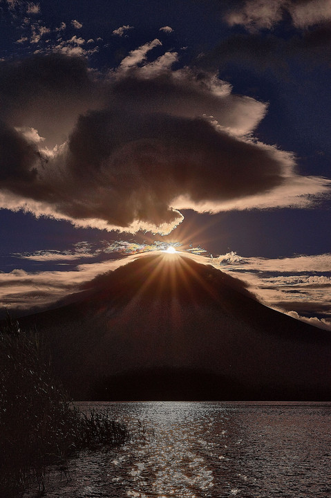 驚きの雲の芸～夜明けのダイヤモンド富士