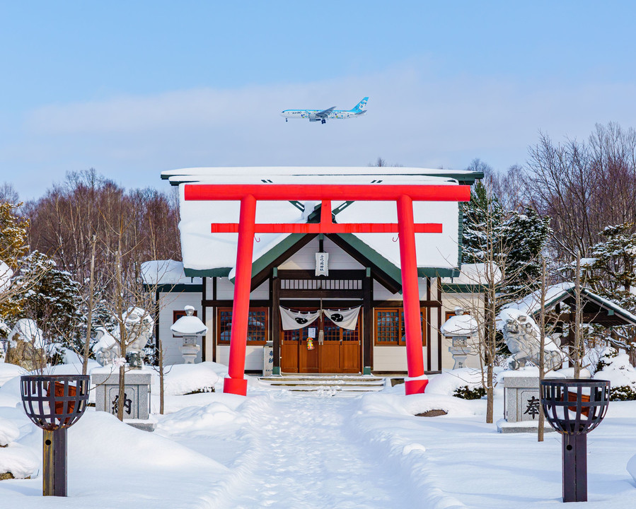 神社とロコンジェット北海道