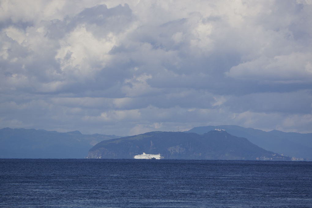 津軽海峡を航行するフェリー達