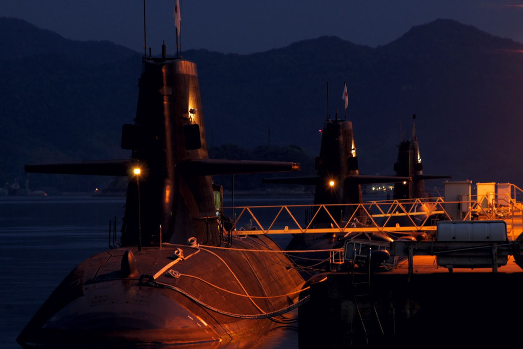 潜水艦桟橋夜明け前