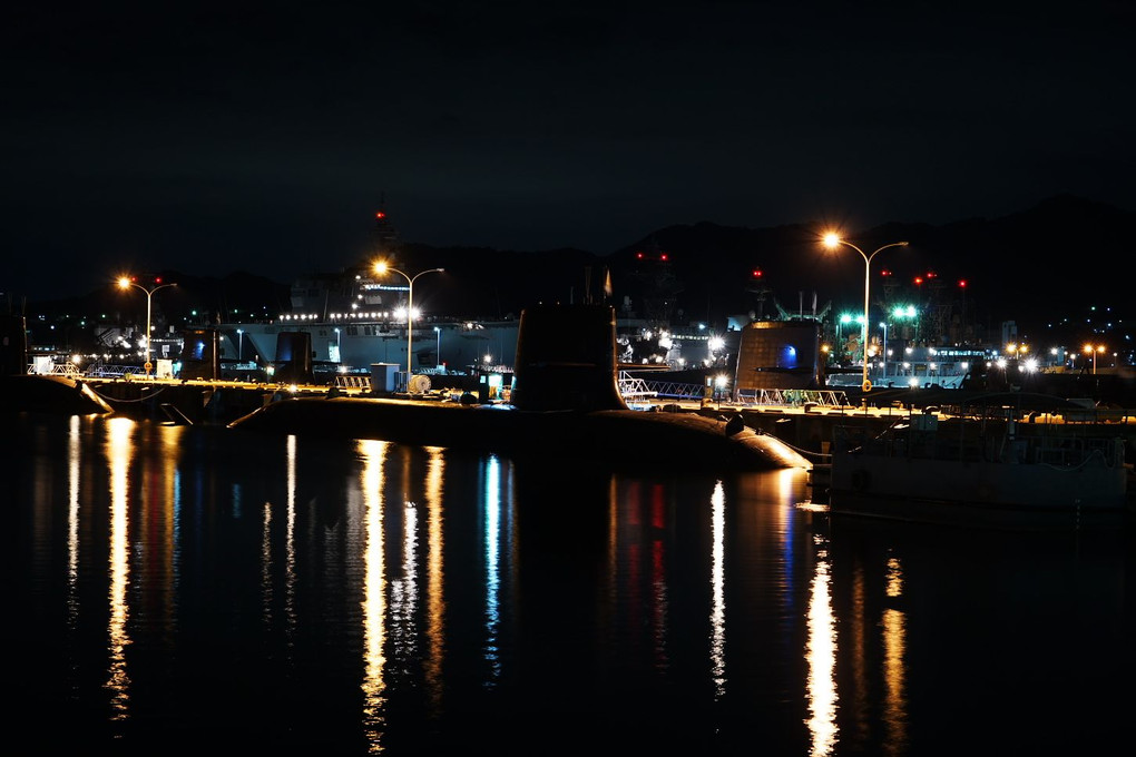 真夜中の潜水艦桟橋