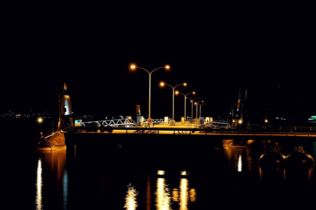 真夜中の潜水艦桟橋