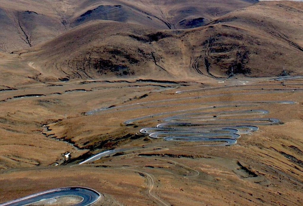 チベットの中尼公路のパンラ峠越え