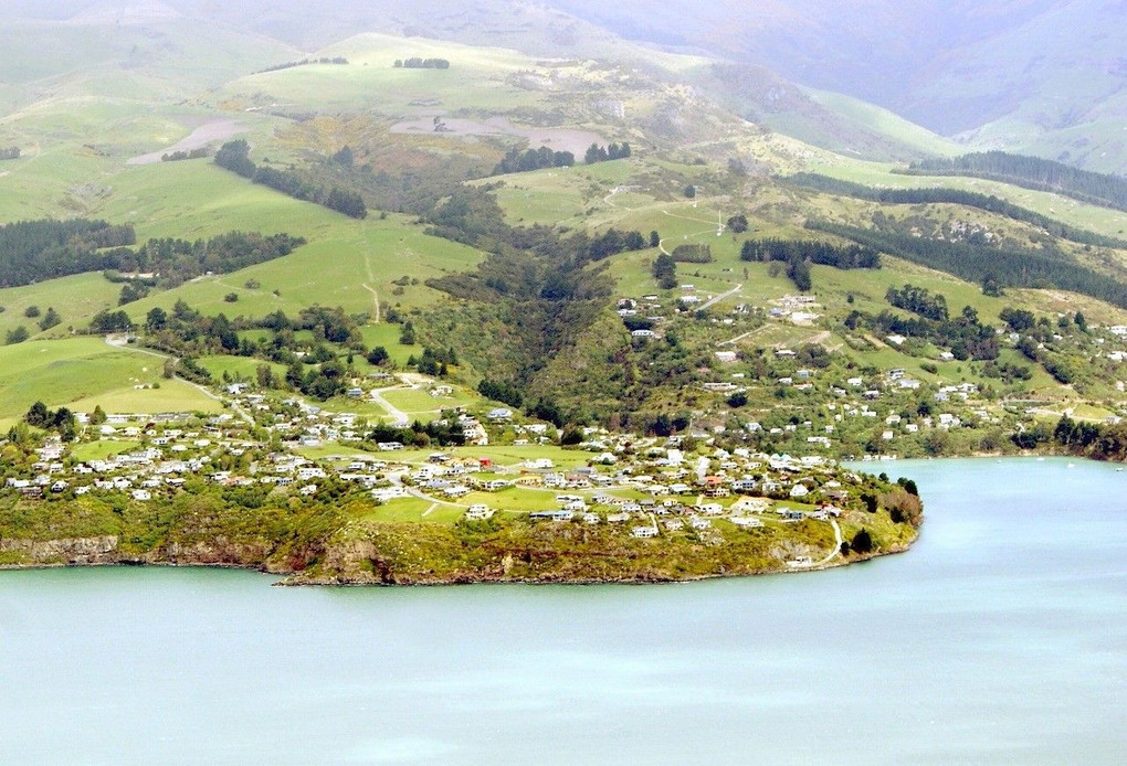 ニュージーランドのリトルトンは小さな港町です。