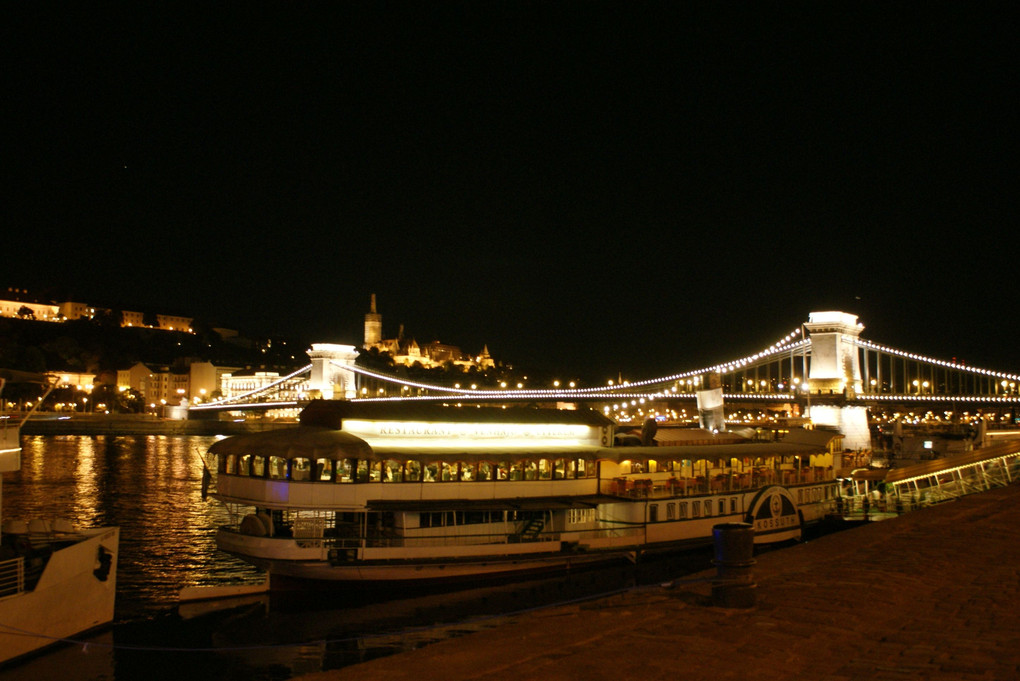 ブダペストの夜景　 鎖橋