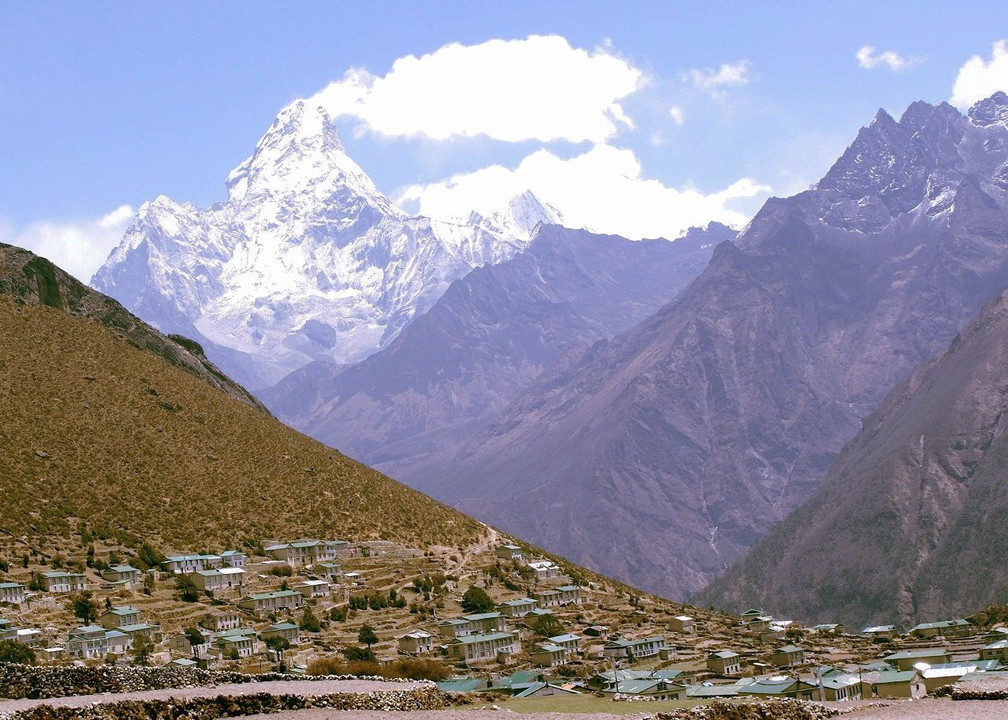ネパールのクムジュン村はシェルパ族の村です。
