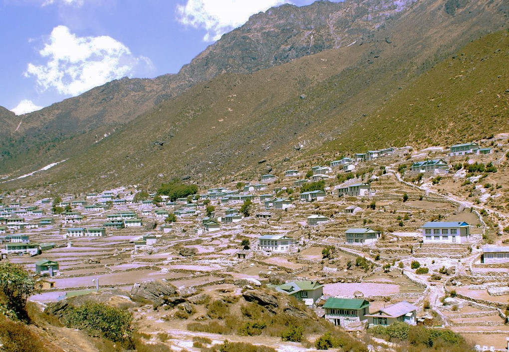 ネパールのクムジュン村はシェルパ族の村です。