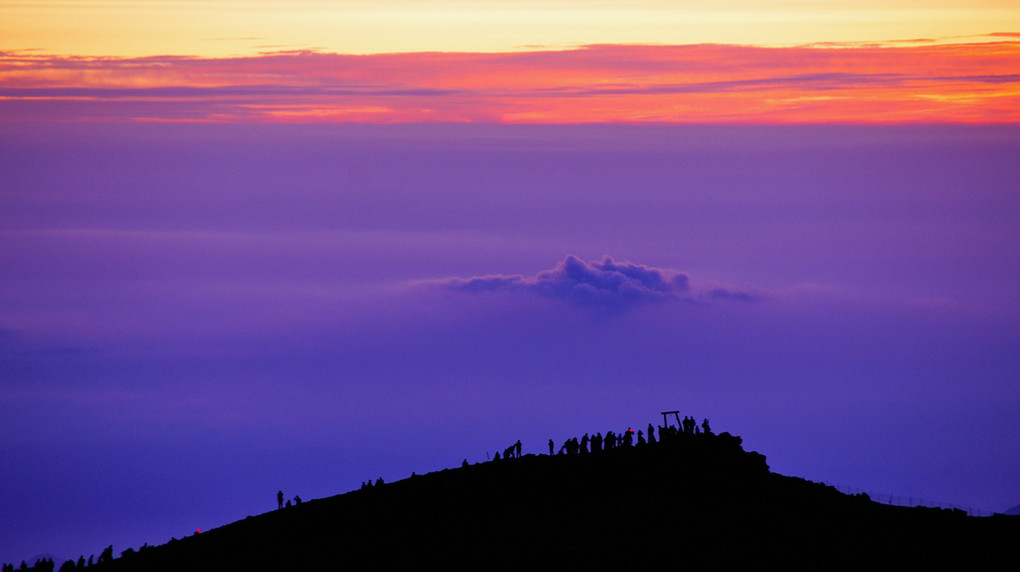 雲の海に浮かぶ山頂・大日岳