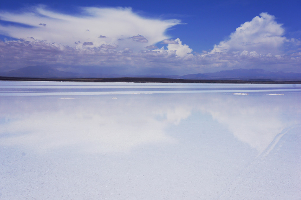 ウユニ塩湖　天空の鏡