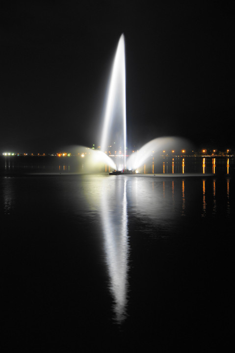 諏訪湖の夜景と噴水