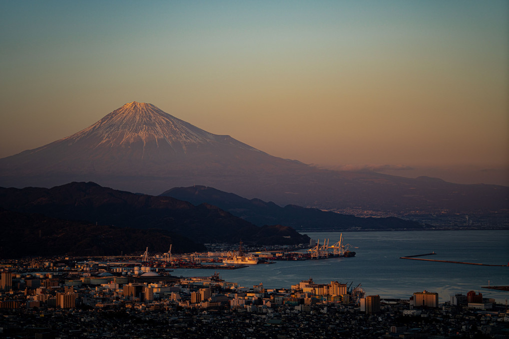 富士山　夕陽を浴びて