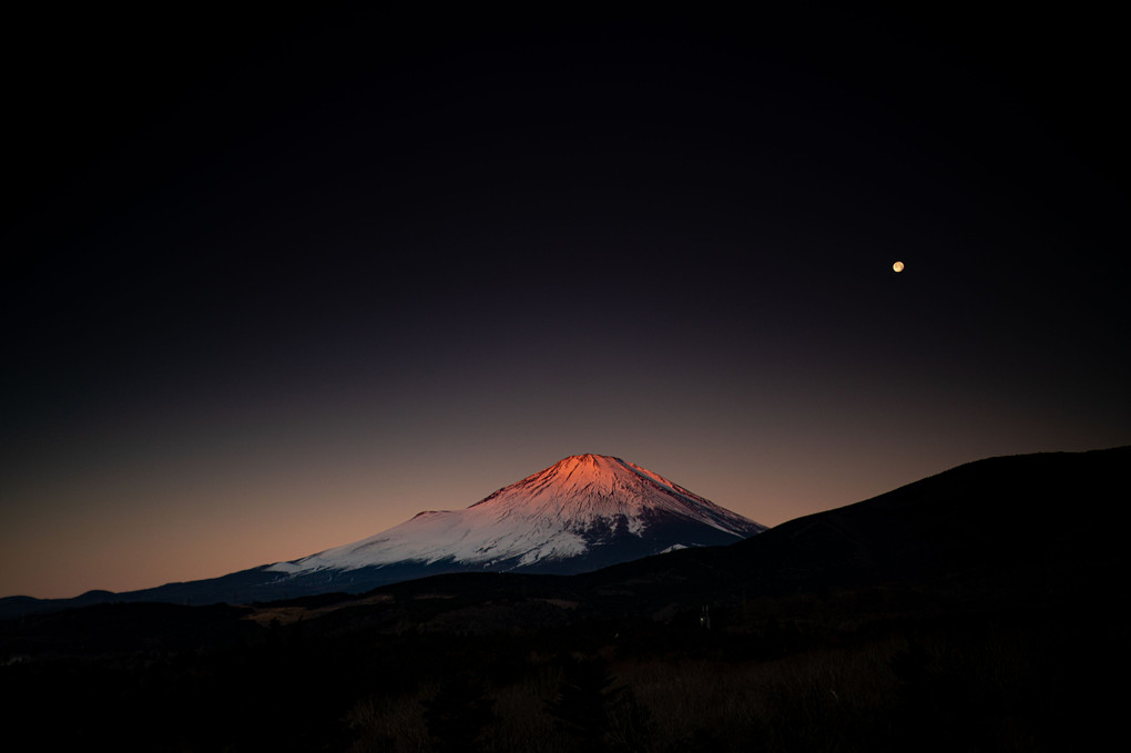 富士山　夜明け前　紅富士
