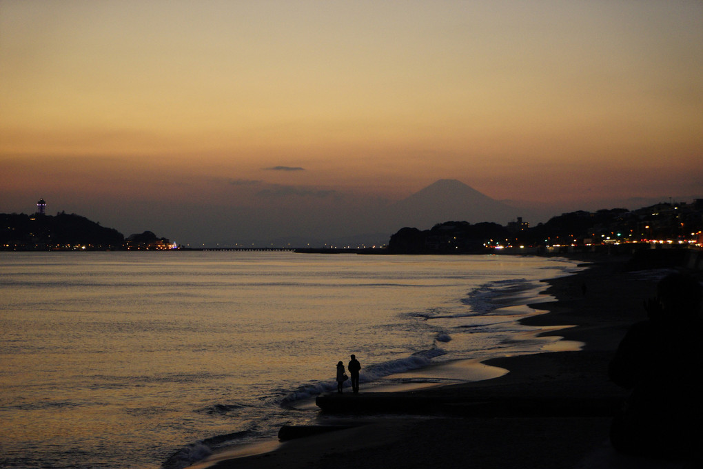 富士と浜辺と江ノ島と。