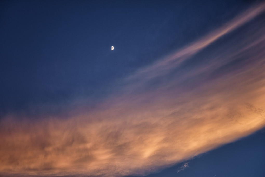 2020.08.26夕景　 雲に流される月 そして龍