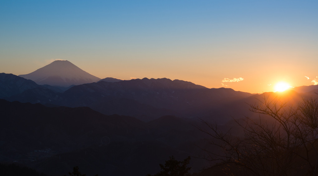 高尾山からみた富士山と夕日
