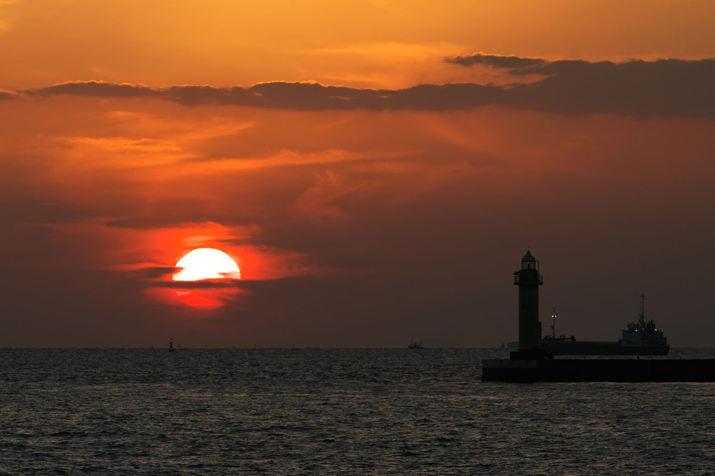 播磨灘に沈む夕日