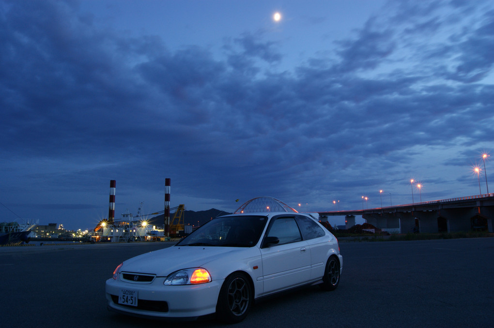 月と夜景と愛車と・・・