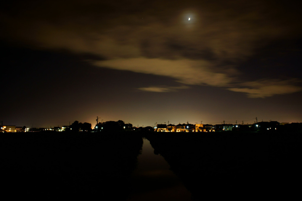 半月の夜景