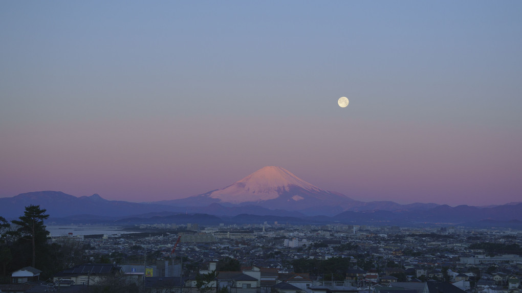 今日の満月と富士山
