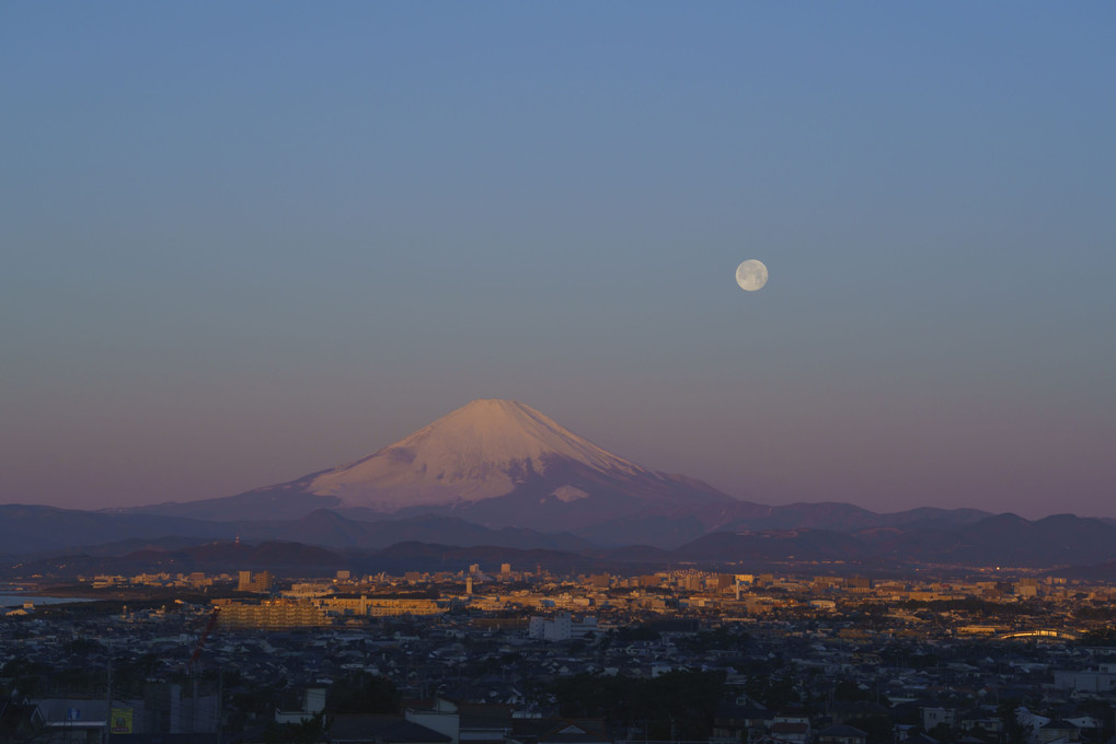 今日の満月と富士山