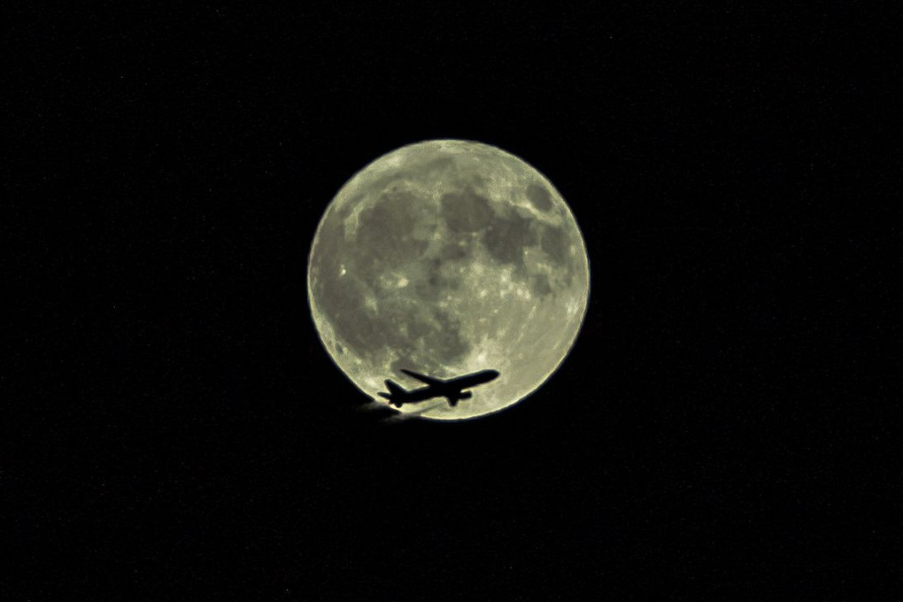 飛行機 in 満月