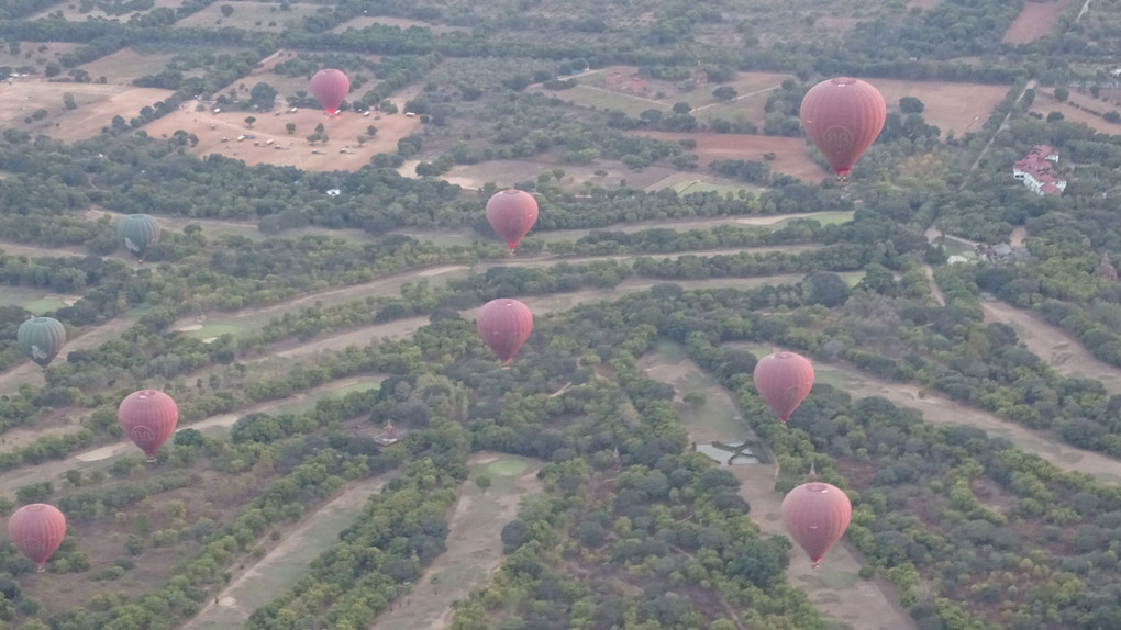 バガンで初気球体験