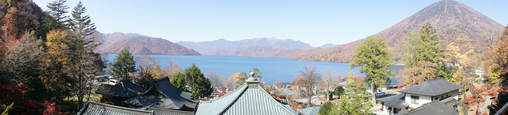 中禅寺から見た中禅寺湖と男体山