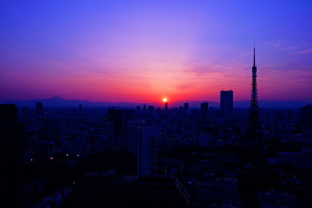 大都会の夕暮れ