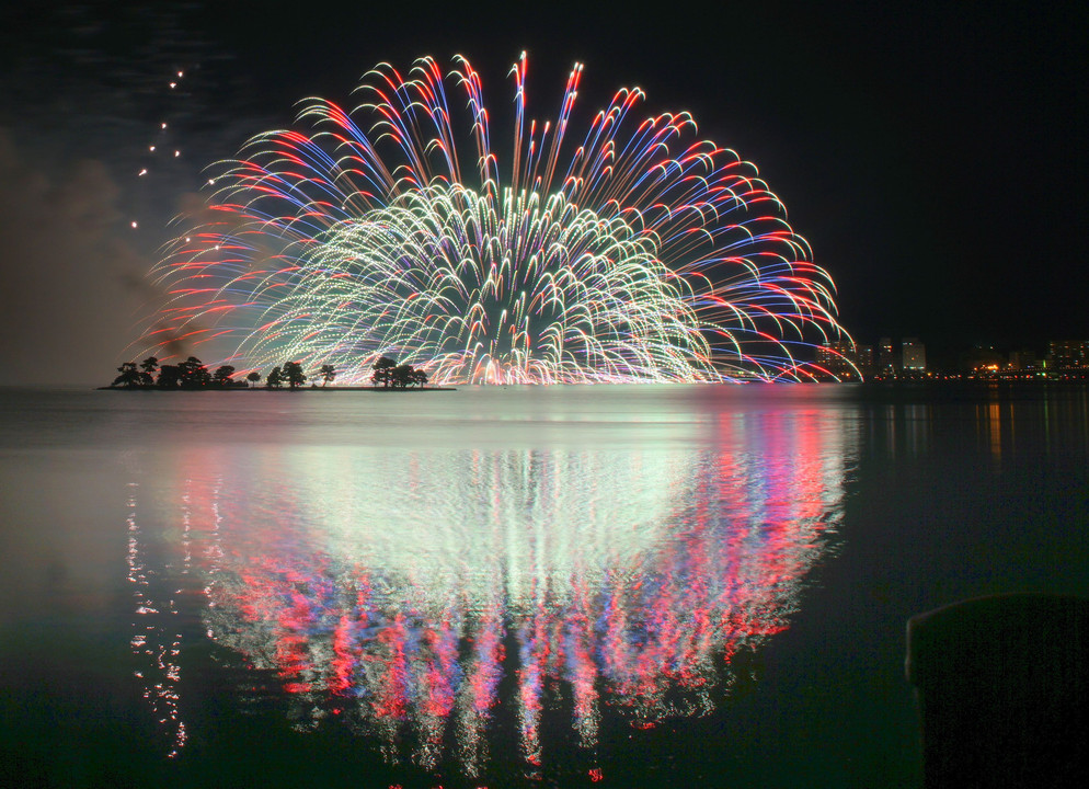 ・・蔵出し花火・・松江水郷祭湖上花火・・４