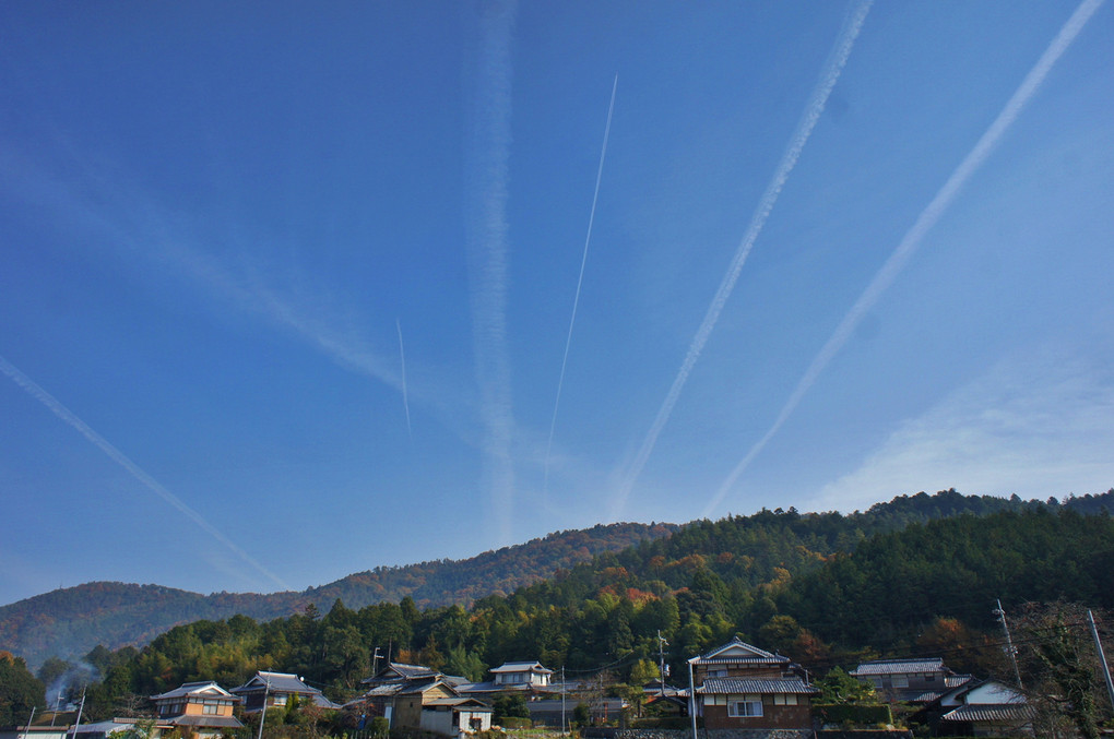 謎の飛行機雲・・・