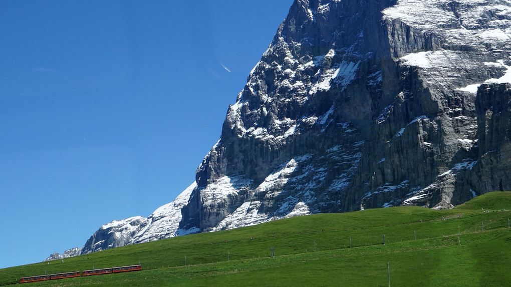 アイガー北壁を上るユングフラウ鉄道　スイス