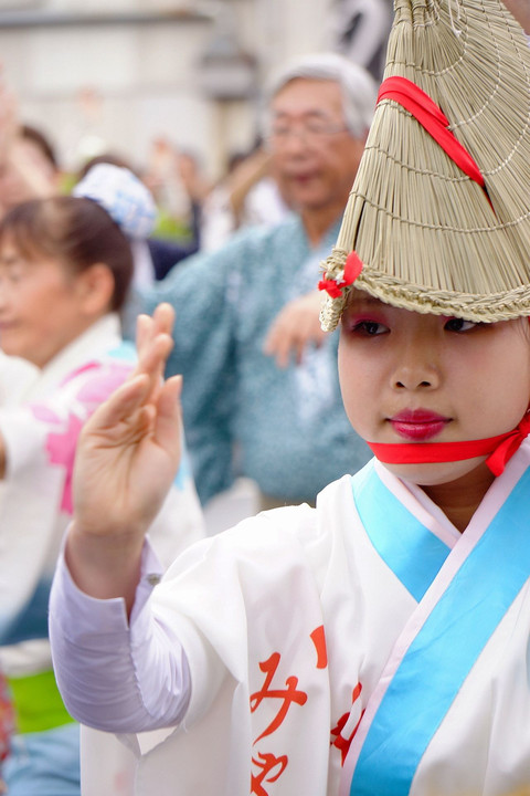 粋な女性たち（二つのお祭りから）