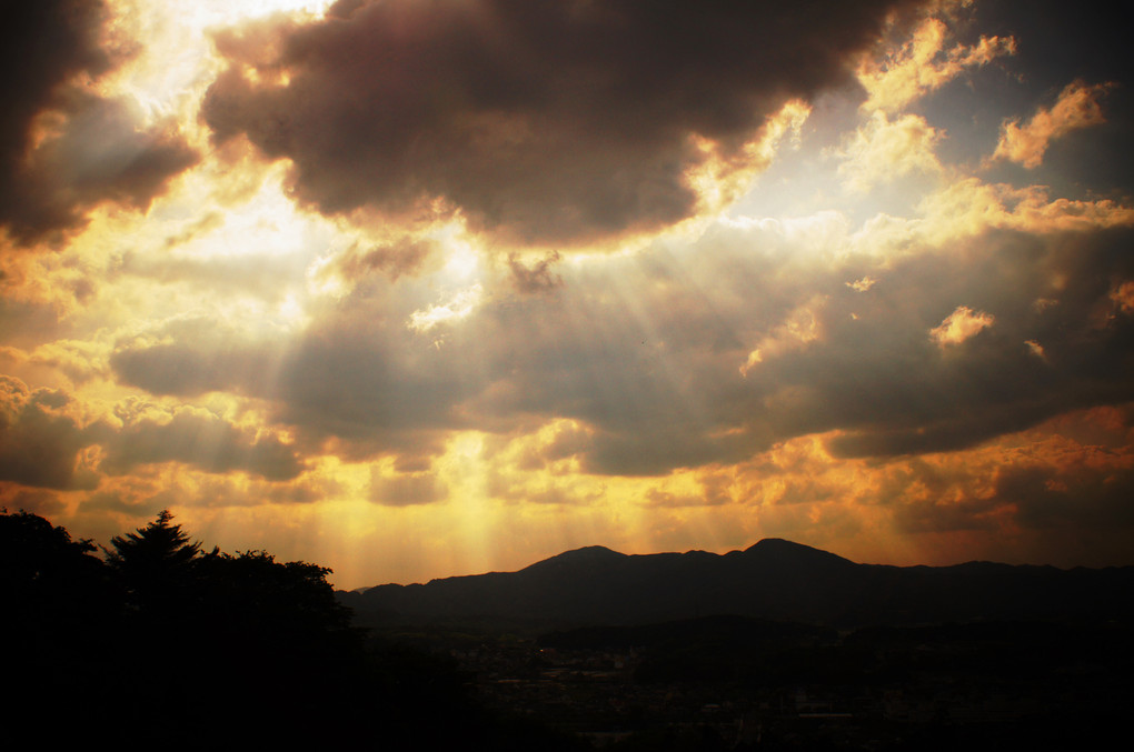仏頂山への光芒