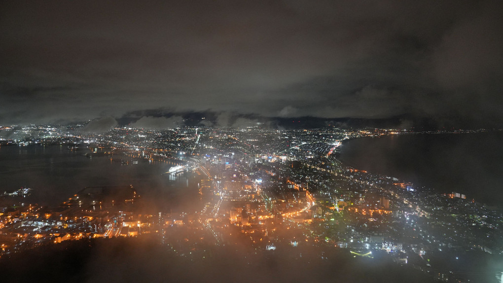 雨上がりの函館夜景