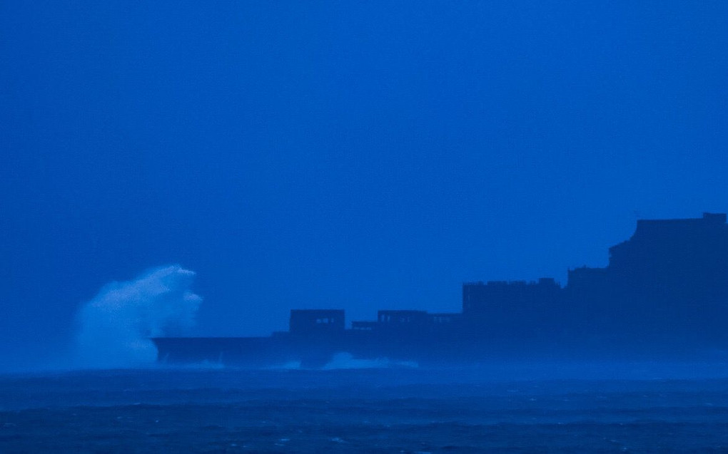 台風7号と軍艦島