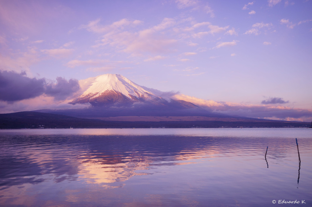 朝陽を浴びる富士