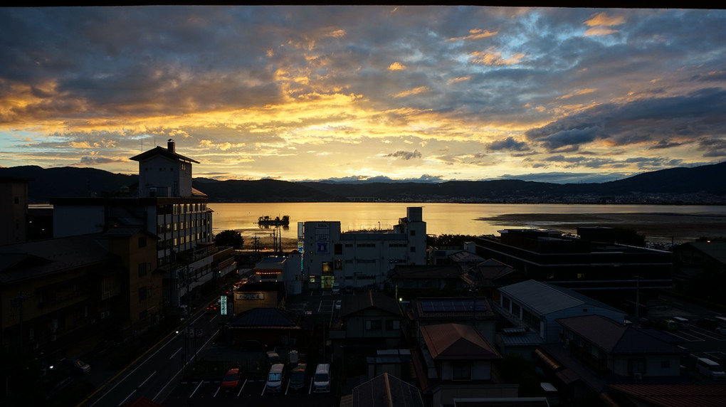 湖の夕焼け