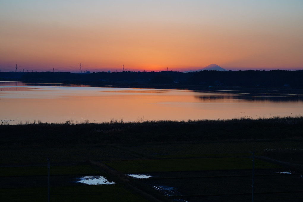 印旛沼と田園の夕景